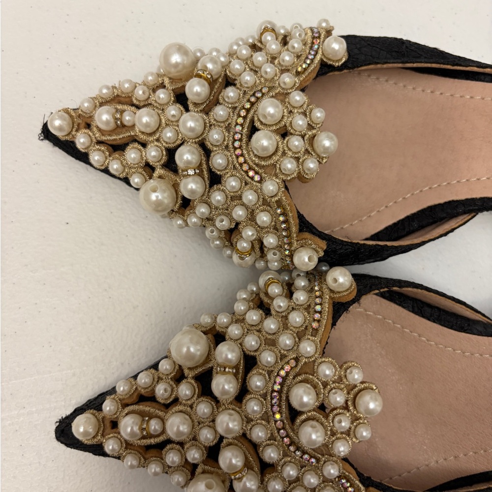 Elegant Black and Gold Pearl Embellished Flats - Picture 3 of 3